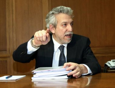 Βουλή: Ο Σ. Κοντονής απέσυρε την διάταξη που καταργούσε το δικηγορικό απόρρητο